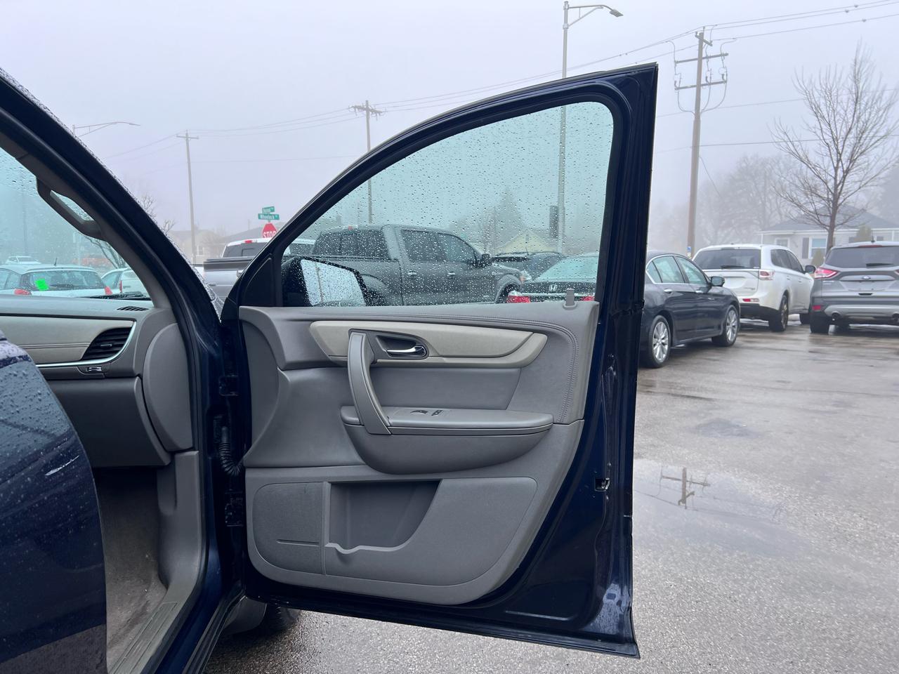 Chevrolet Traverse LS FWD w/PDC 2017