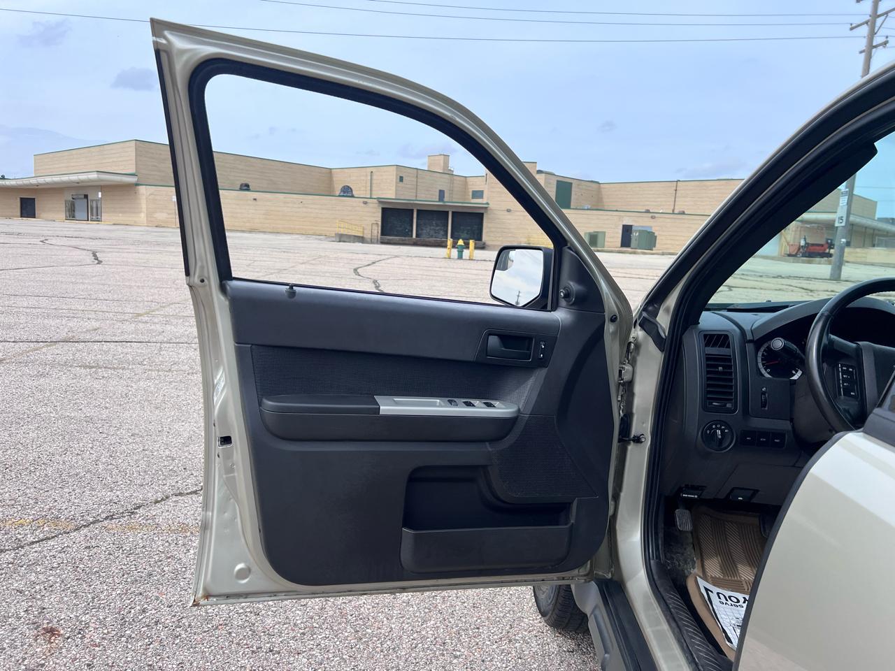 Ford Escape XLT FWD 2011