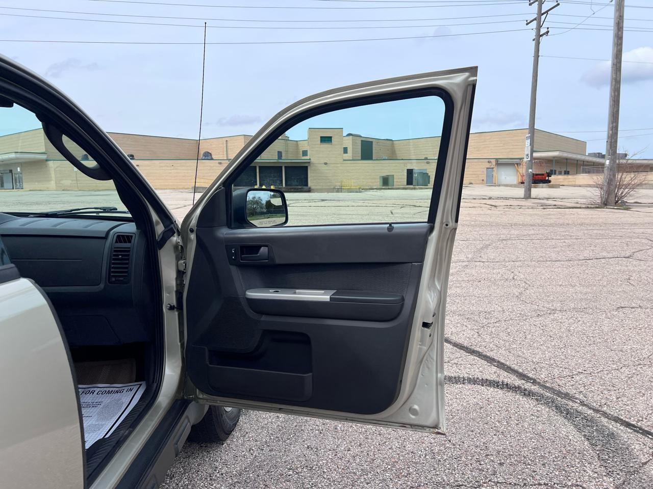 Ford Escape XLT FWD 2011