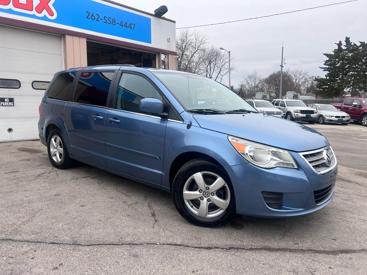 Volkswagen Routan SEL w/Nav 2011