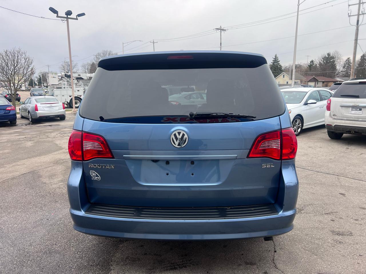 Volkswagen Routan SEL w/Nav 2011