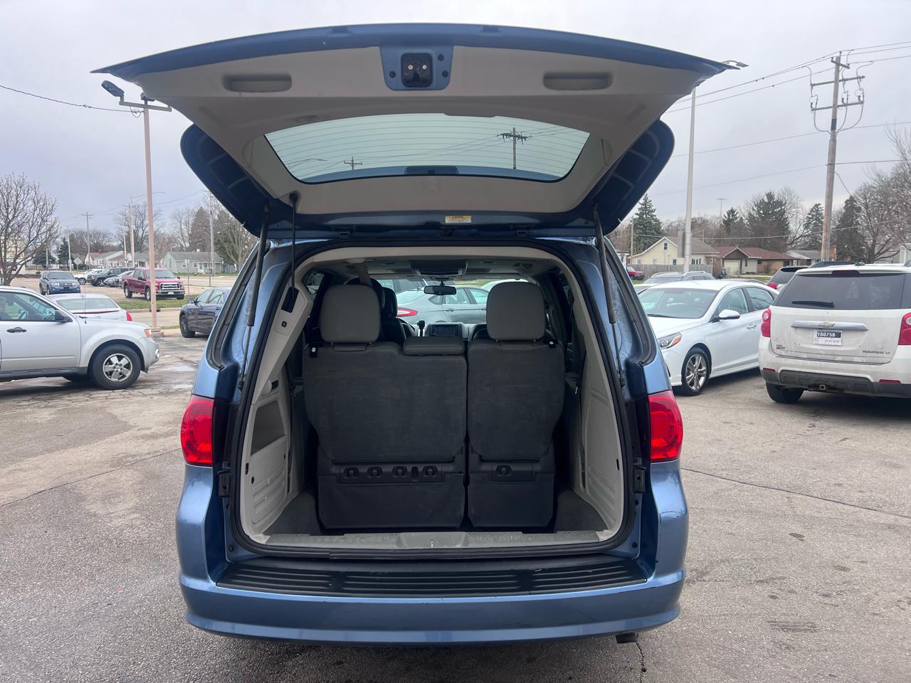Volkswagen Routan SEL w/Nav 2011
