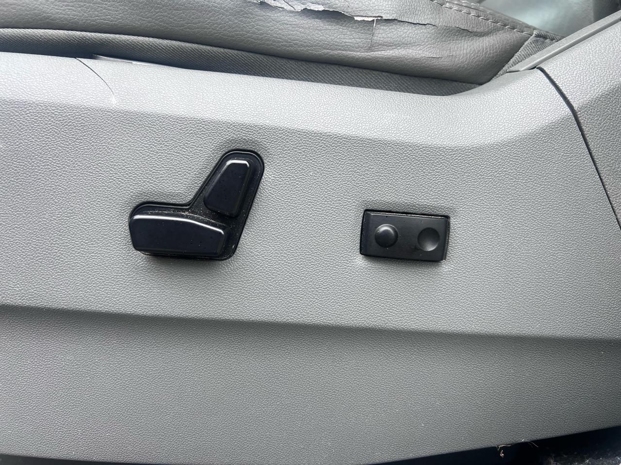 Volkswagen Routan SEL w/Nav 2011