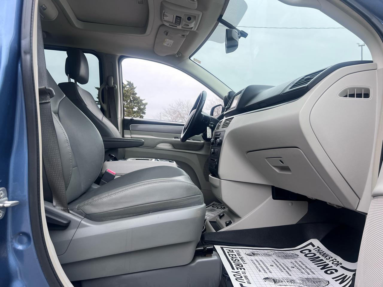 Volkswagen Routan SEL w/Nav 2011