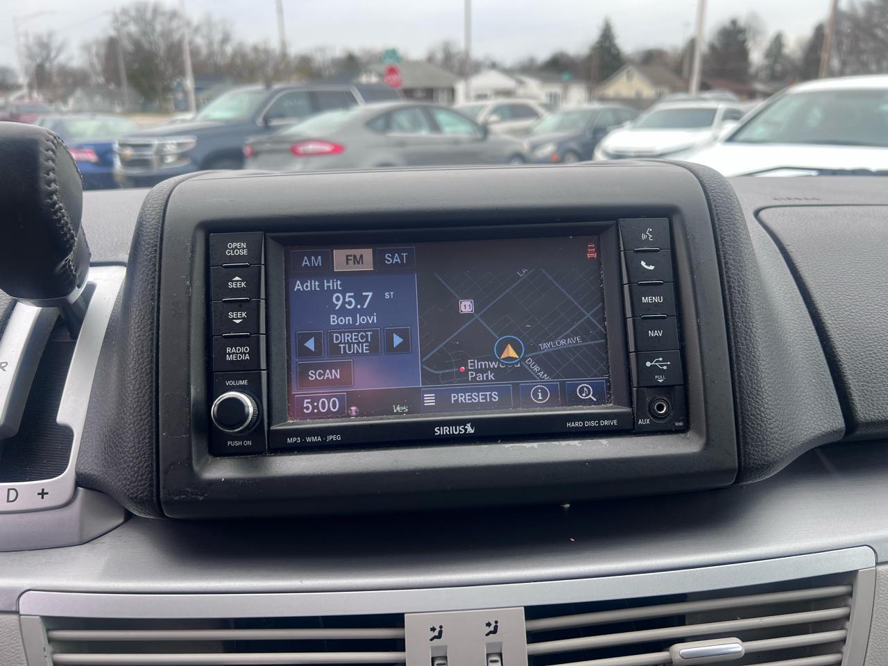 Volkswagen Routan SEL w/Nav 2011