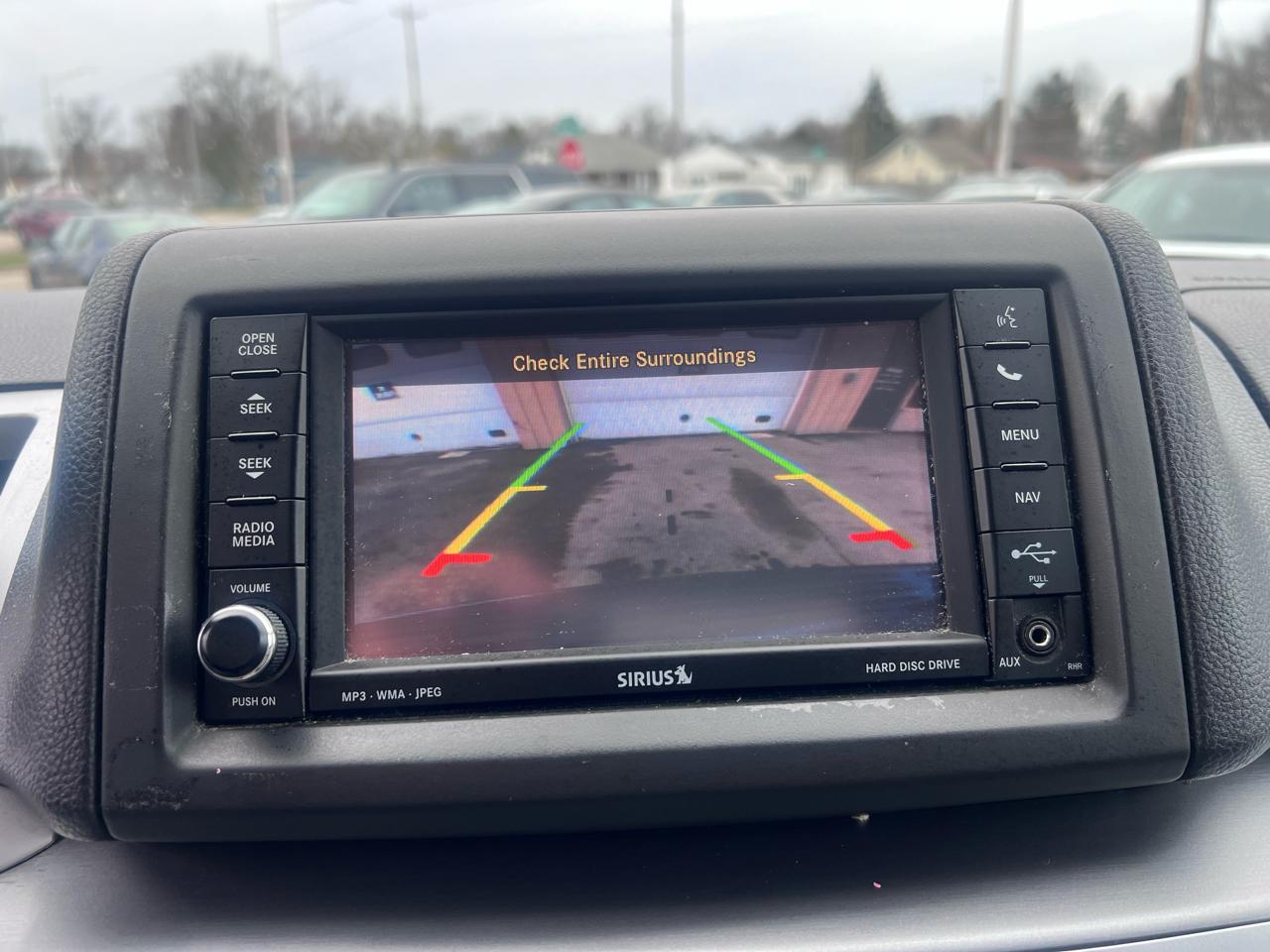 Volkswagen Routan SEL w/Nav 2011