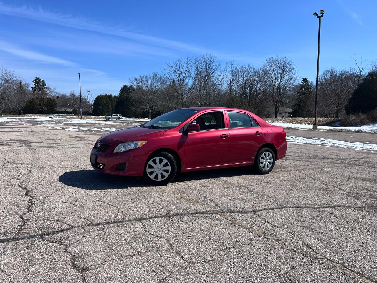 Toyota Corolla Base 4-Speed AT 2010