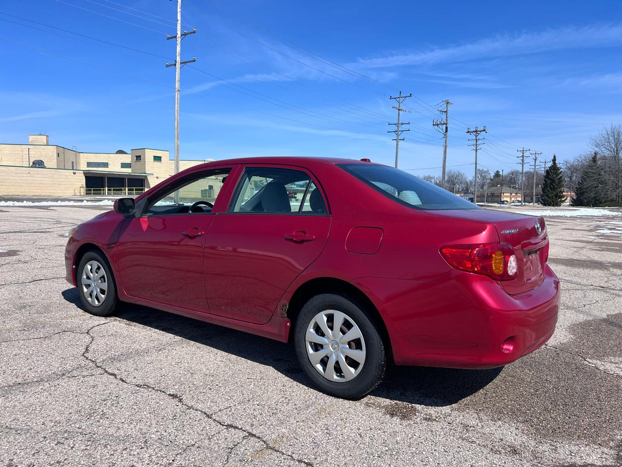 Toyota Corolla Base 4-Speed AT 2010