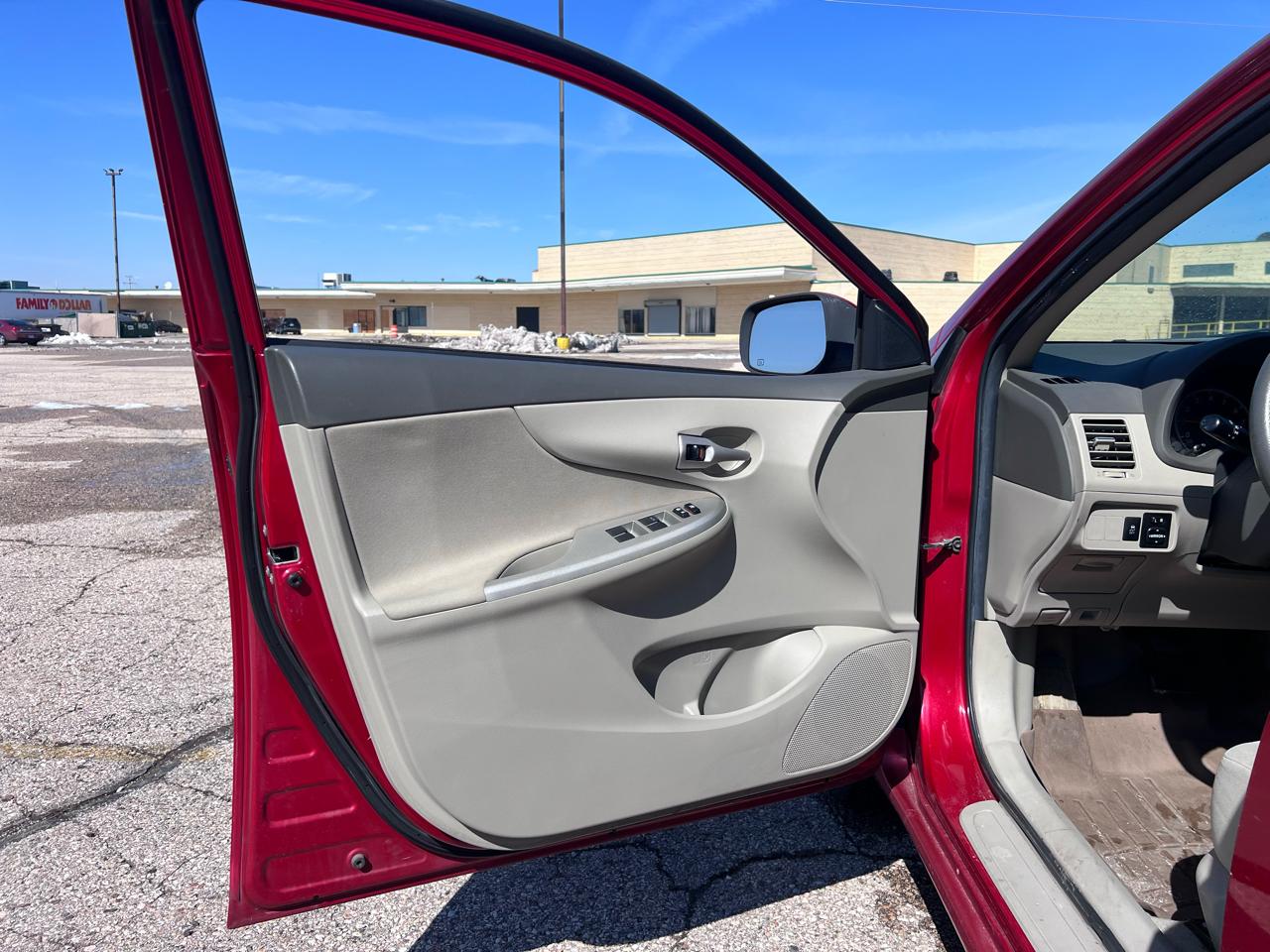 Toyota Corolla Base 4-Speed AT 2010