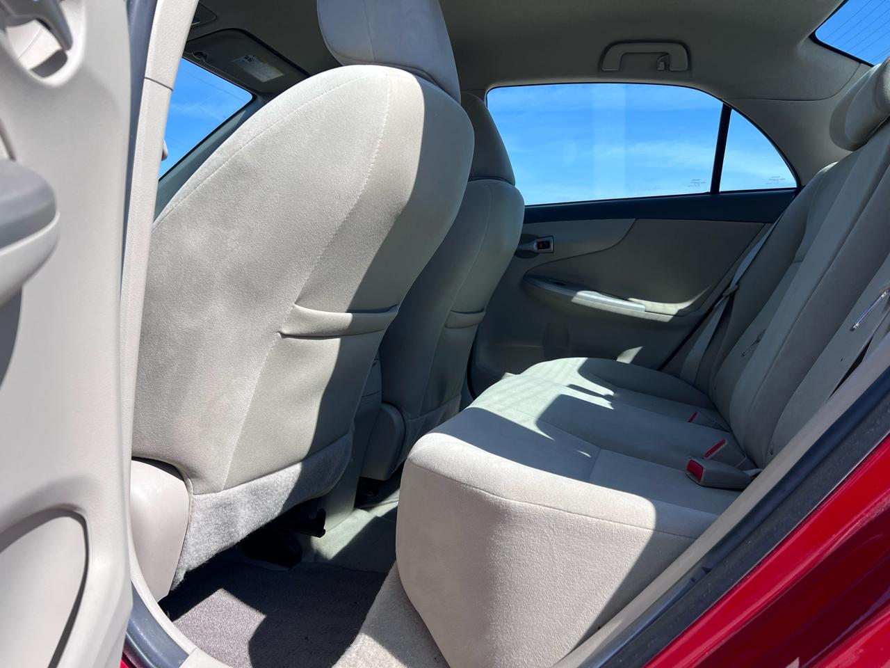 Toyota Corolla Base 4-Speed AT 2010