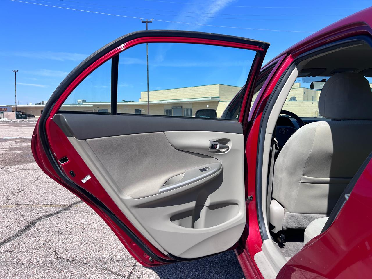 Toyota Corolla Base 4-Speed AT 2010