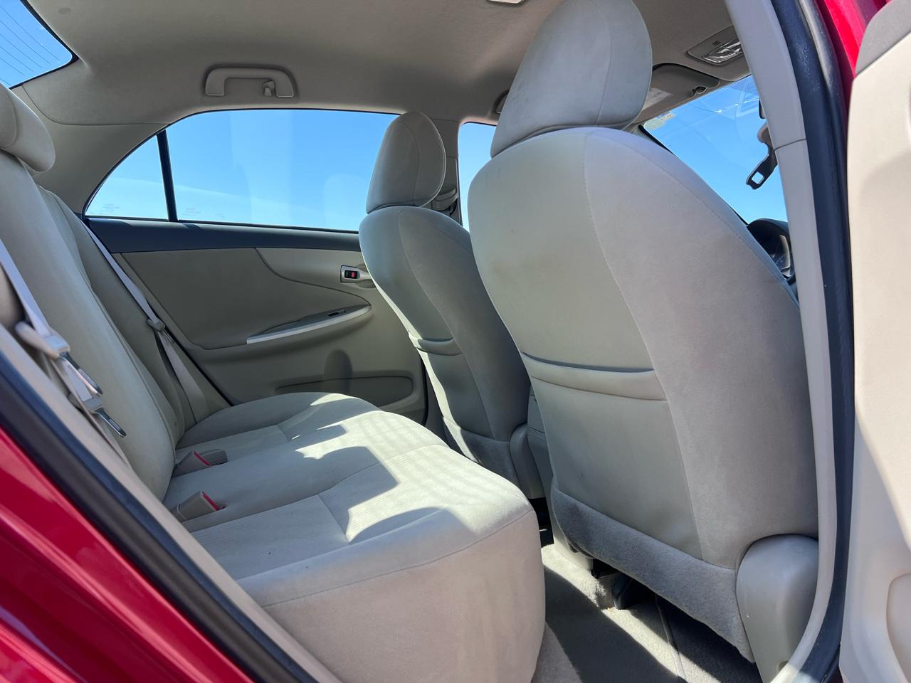 Toyota Corolla Base 4-Speed AT 2010