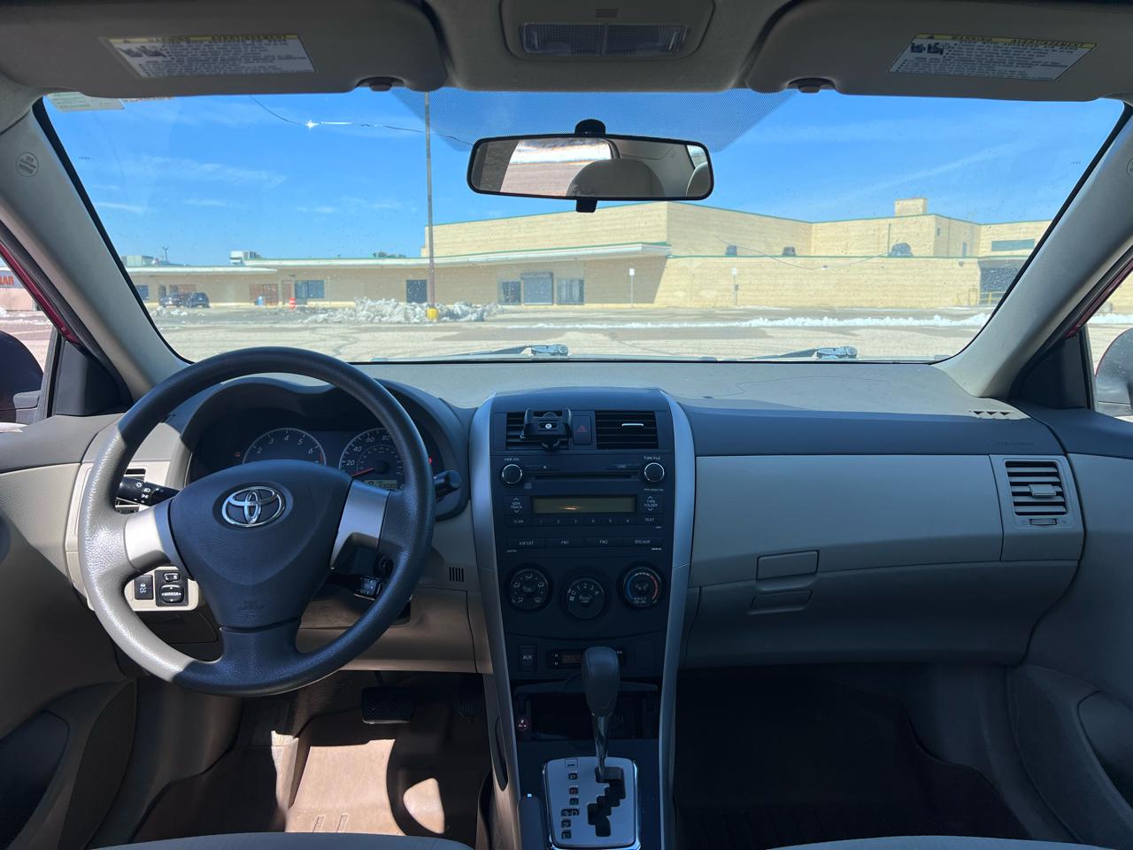 Toyota Corolla Base 4-Speed AT 2010