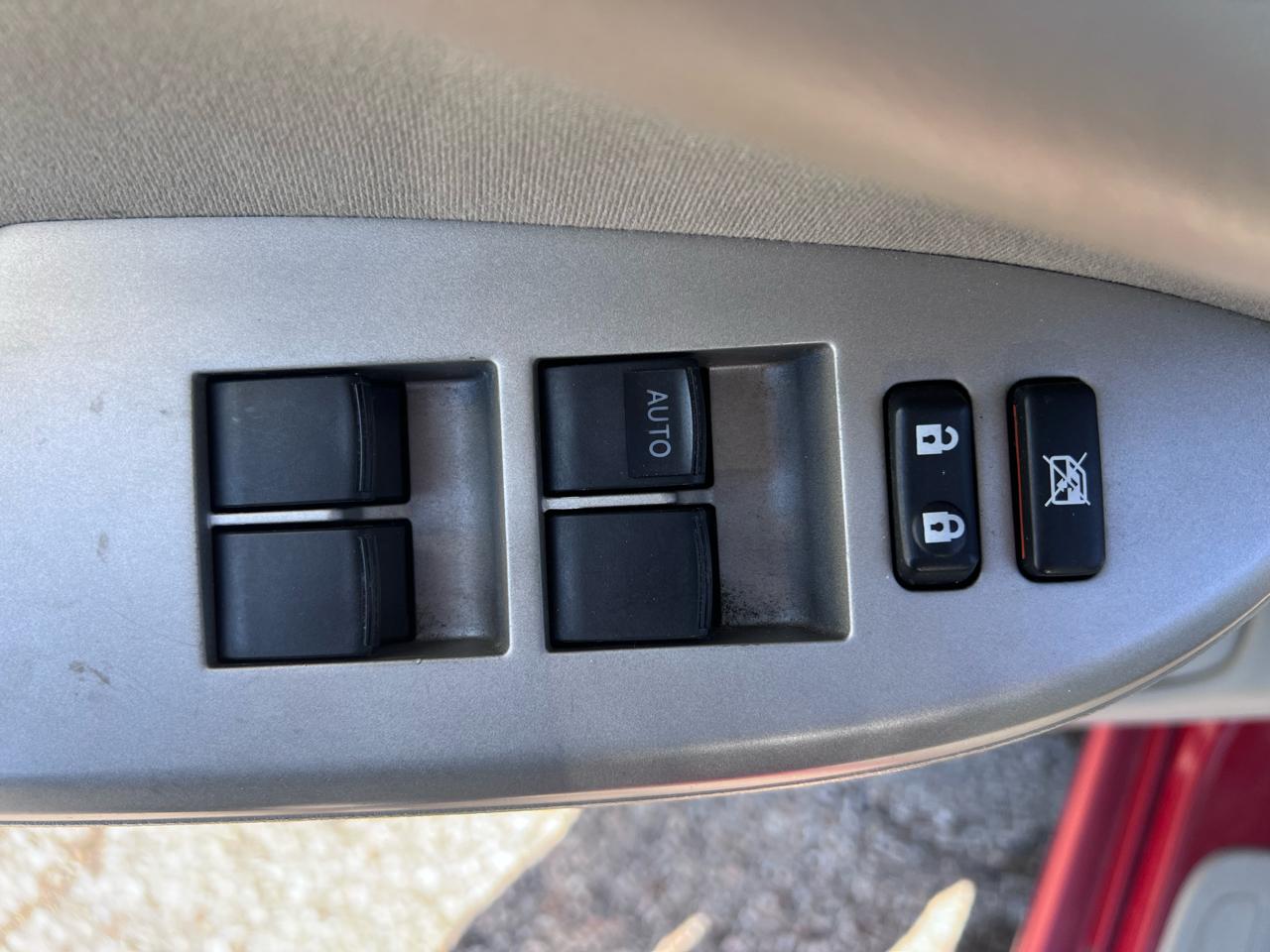 Toyota Corolla Base 4-Speed AT 2010