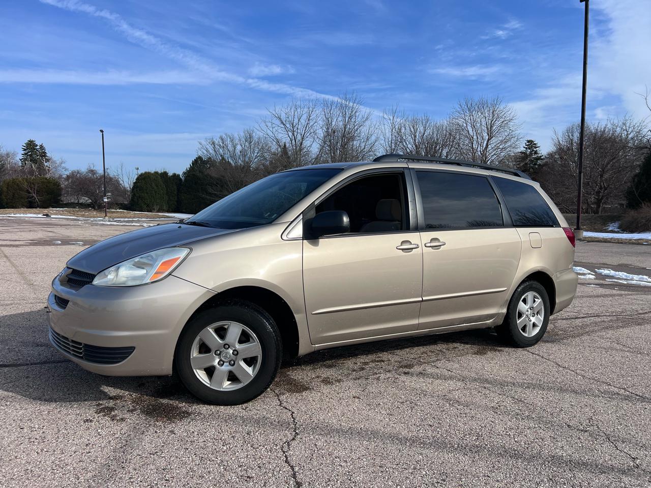 Toyota Sienna LE - 7 Passenger 2004