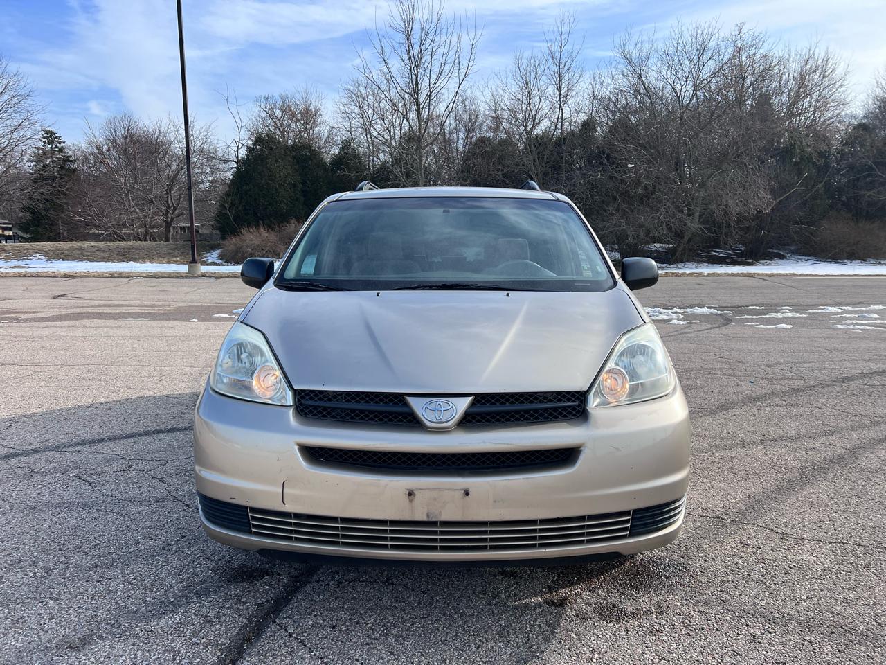 Toyota Sienna LE - 7 Passenger 2004