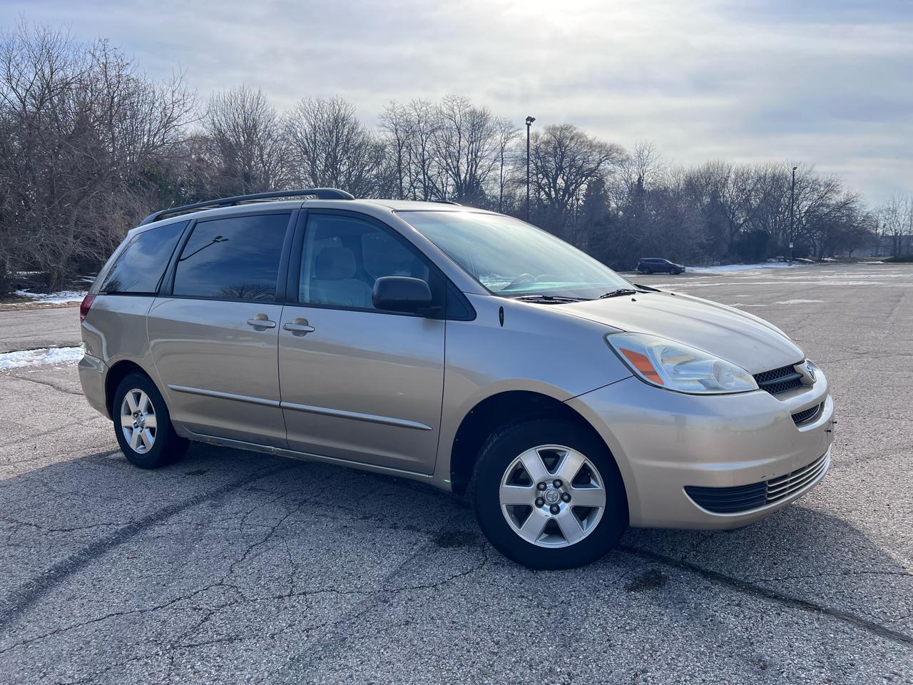 Toyota Sienna LE - 7 Passenger 2004