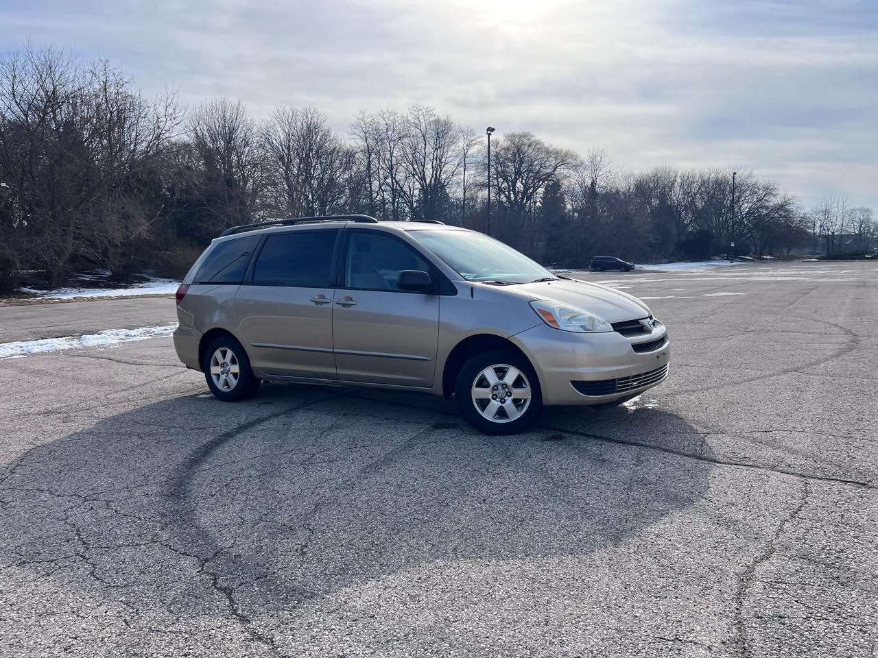 Toyota Sienna LE - 7 Passenger 2004
