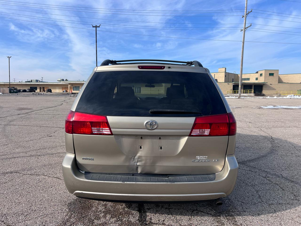 Toyota Sienna LE - 7 Passenger 2004
