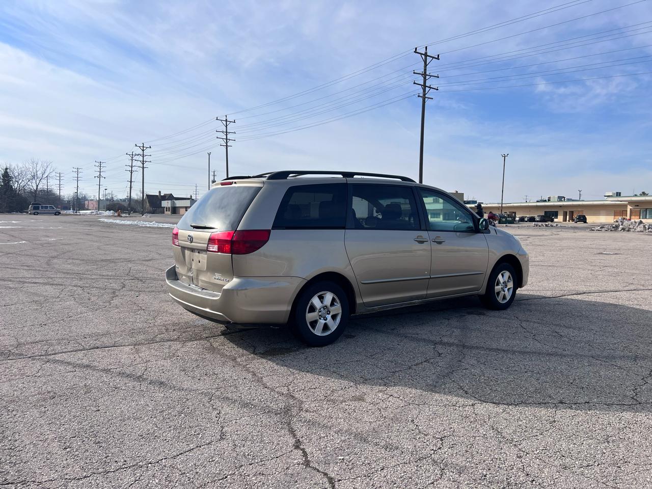 Toyota Sienna LE - 7 Passenger 2004