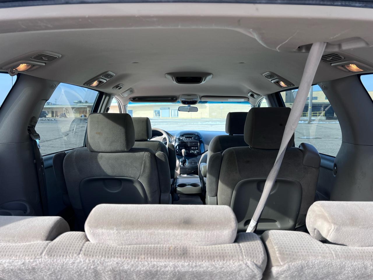 Toyota Sienna LE - 7 Passenger 2004