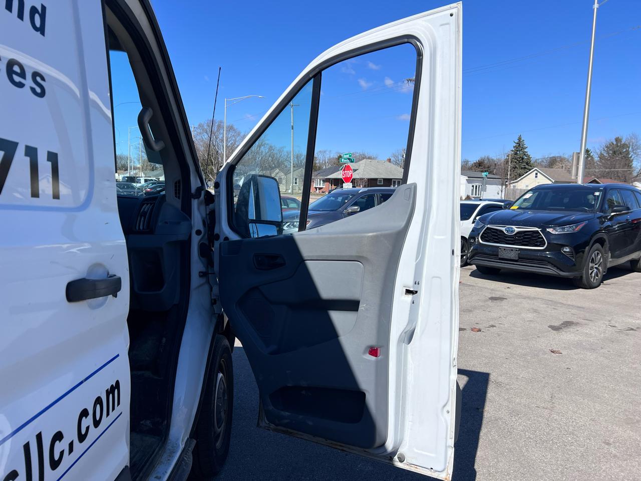 Ford Transit 250 Van Med. Roof w/Sliding Pass. 148-in. WB 2018