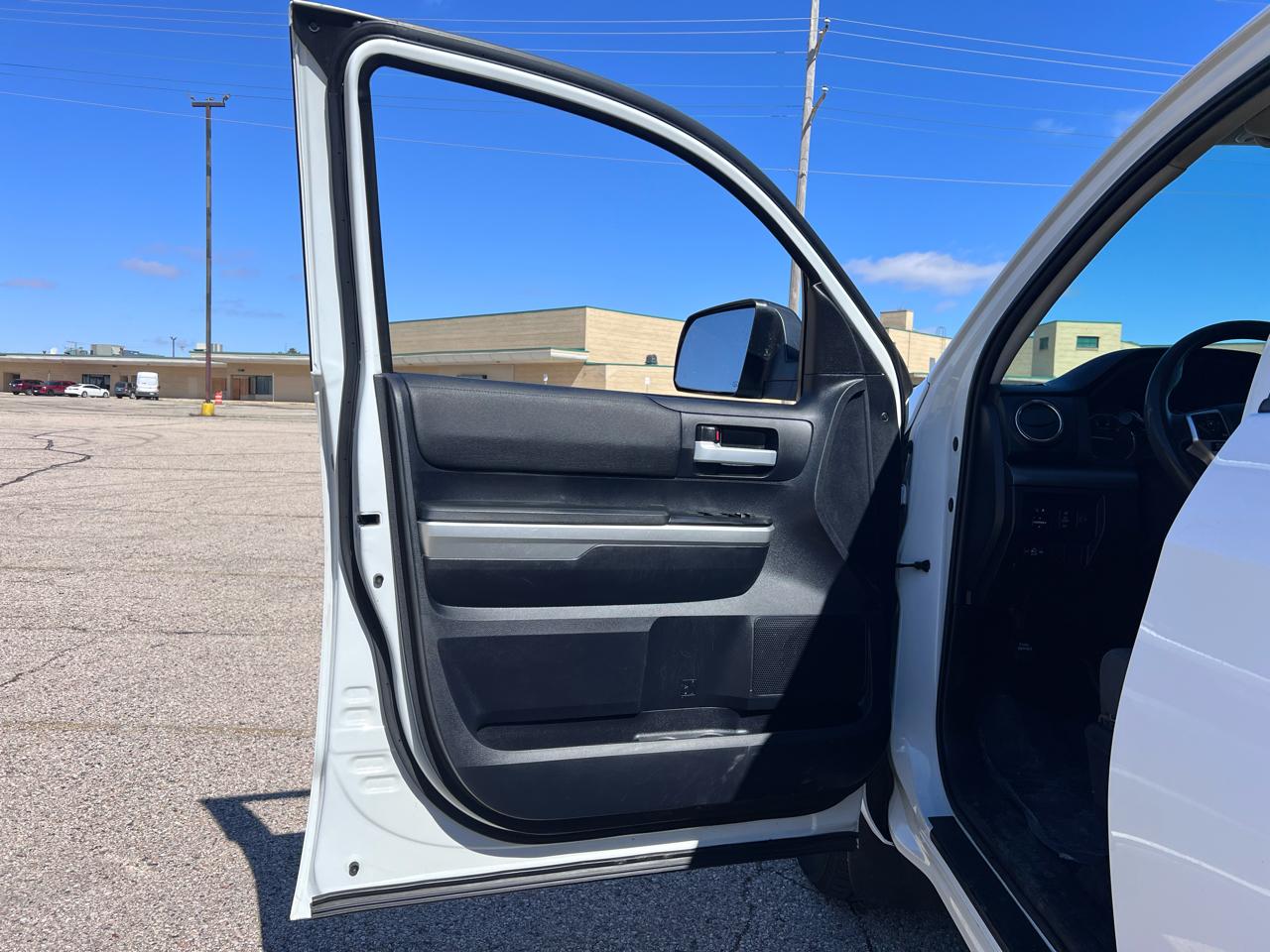 Toyota Tundra SR5 5.7L V8 Double Cab 2WD 2015