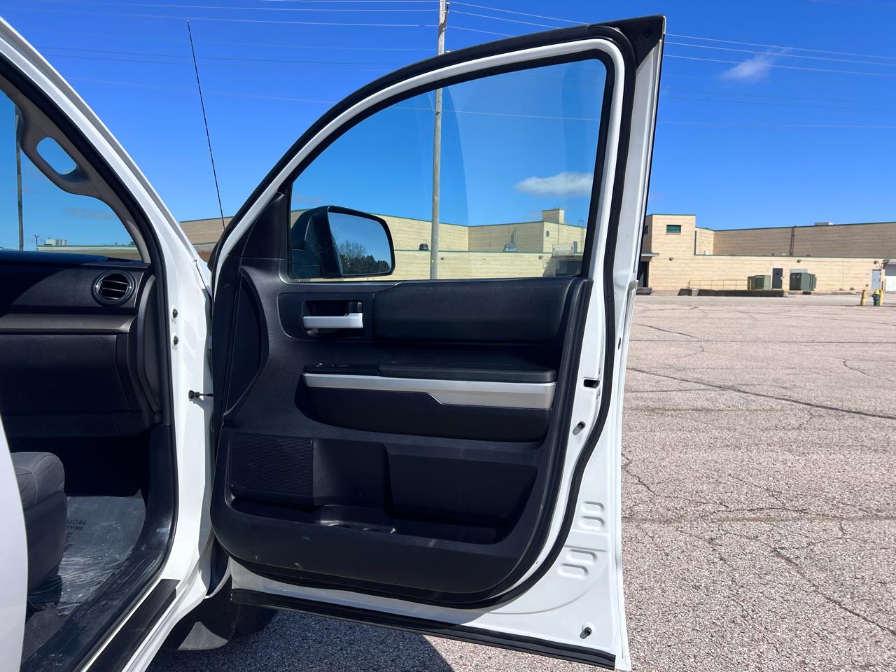 Toyota Tundra SR5 5.7L V8 Double Cab 2WD 2015