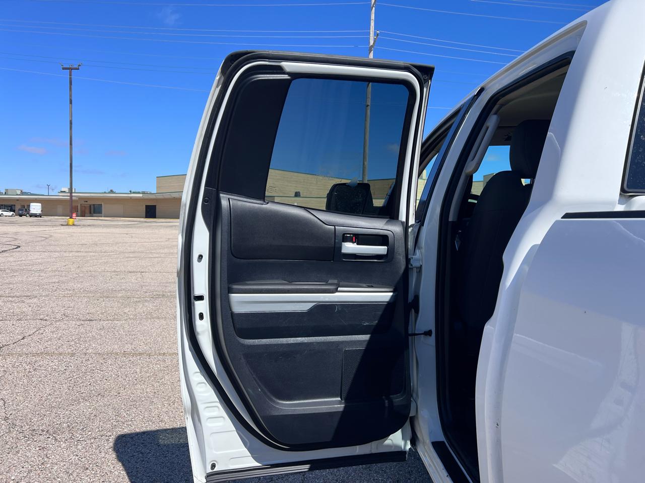 Toyota Tundra SR5 5.7L V8 Double Cab 2WD 2015