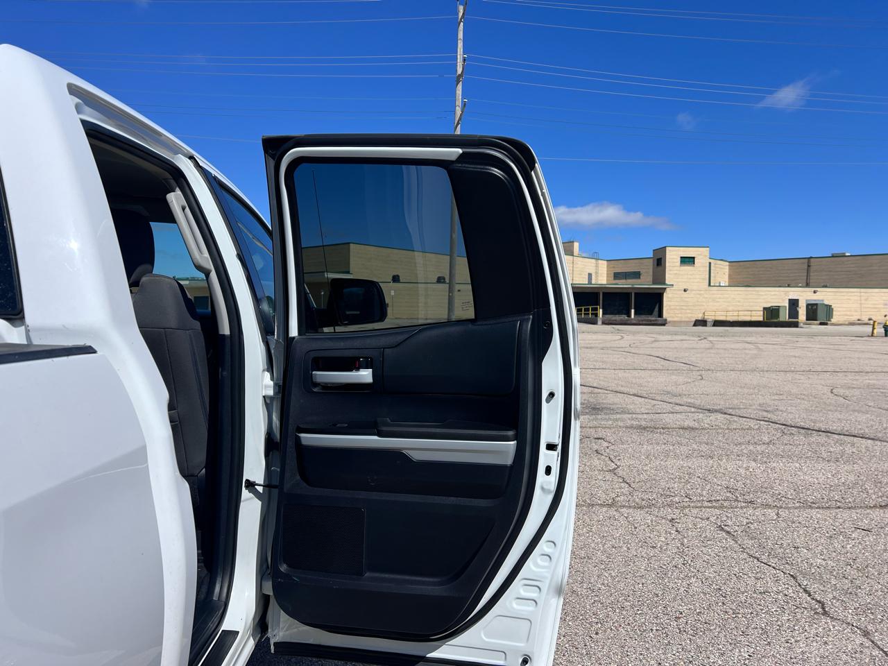 Toyota Tundra SR5 5.7L V8 Double Cab 2WD 2015