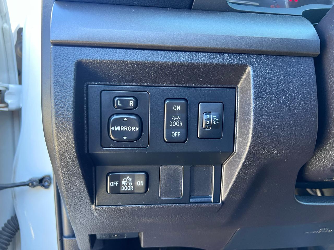 Toyota Tundra SR5 5.7L V8 Double Cab 2WD 2015