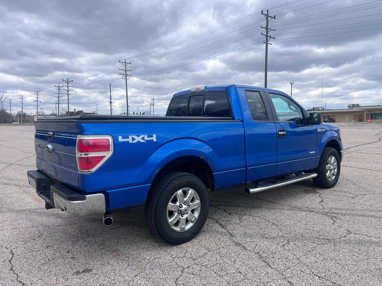 Ford F-150 XLT SuperCab 8-ft. Bed 4WD 2013