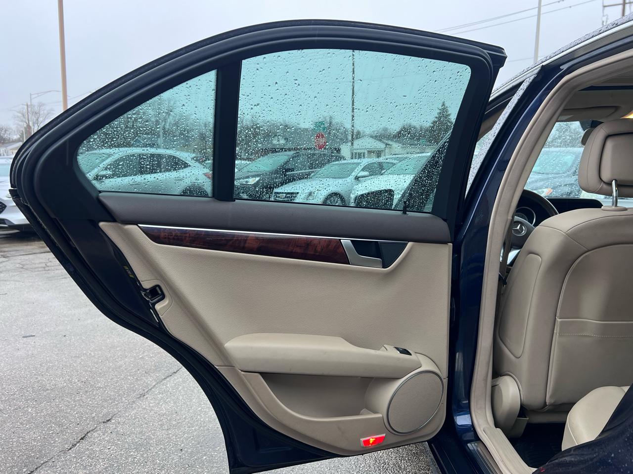 Mercedes-Benz C-Class C300 4MATIC Luxury Sedan 2012