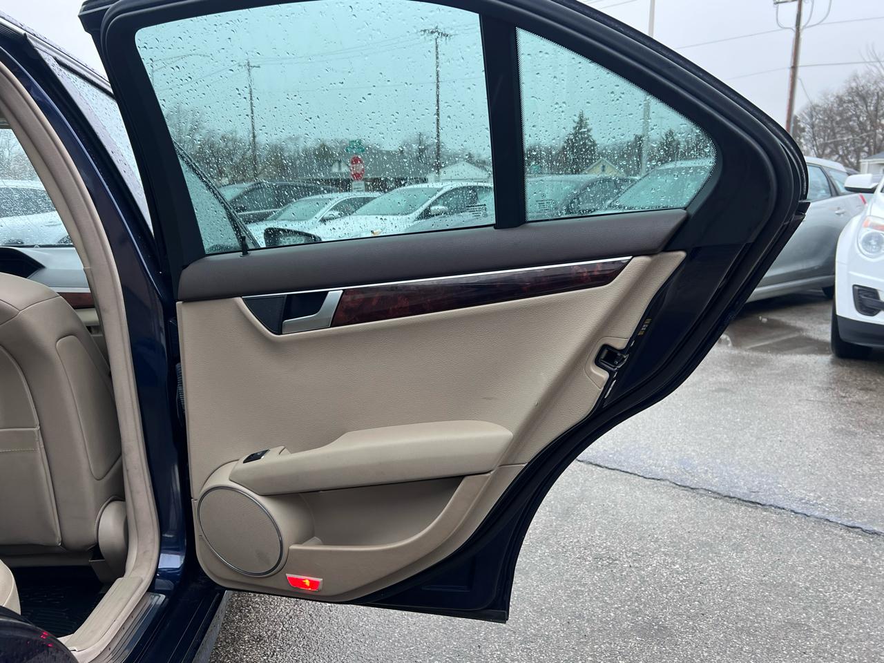 Mercedes-Benz C-Class C300 4MATIC Luxury Sedan 2012