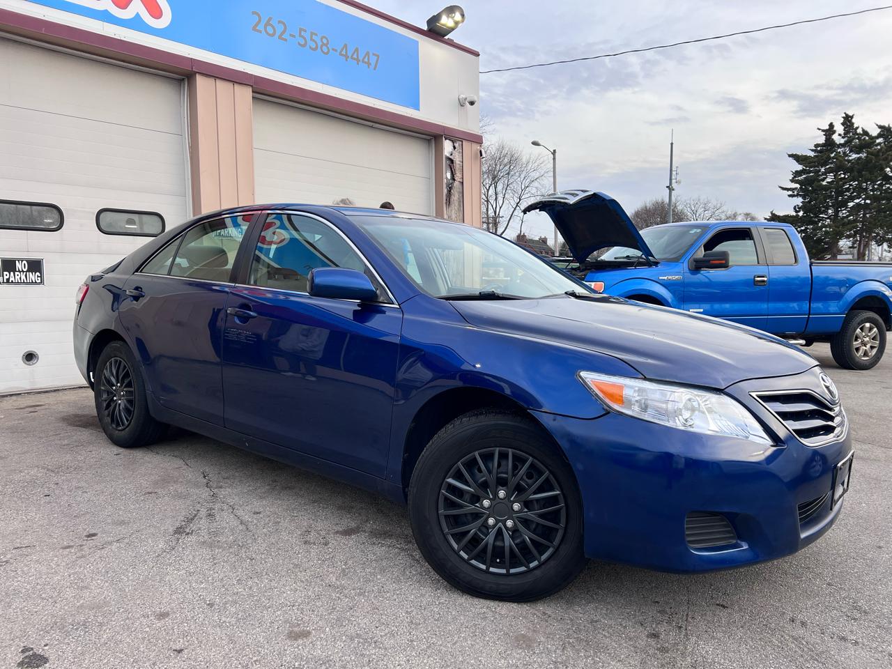 Toyota Camry SE 6-Spd MT 2010