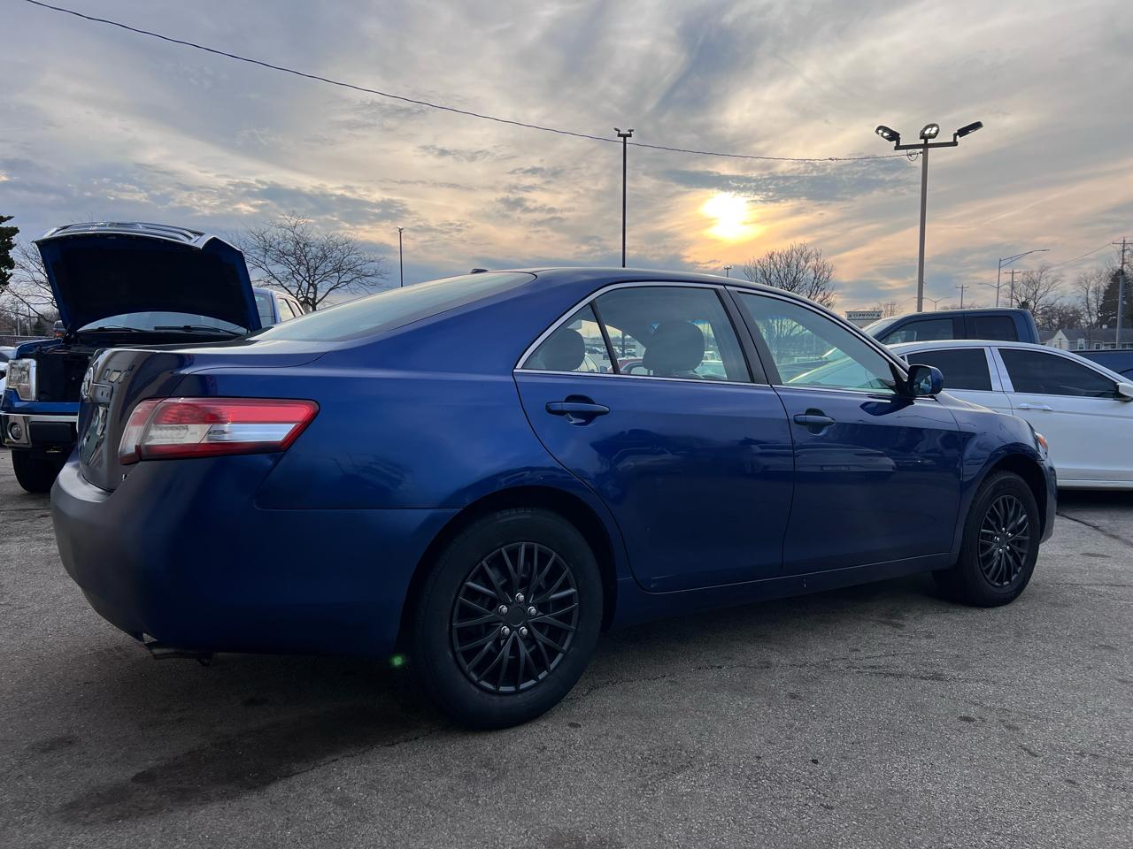 Toyota Camry SE 6-Spd MT 2010