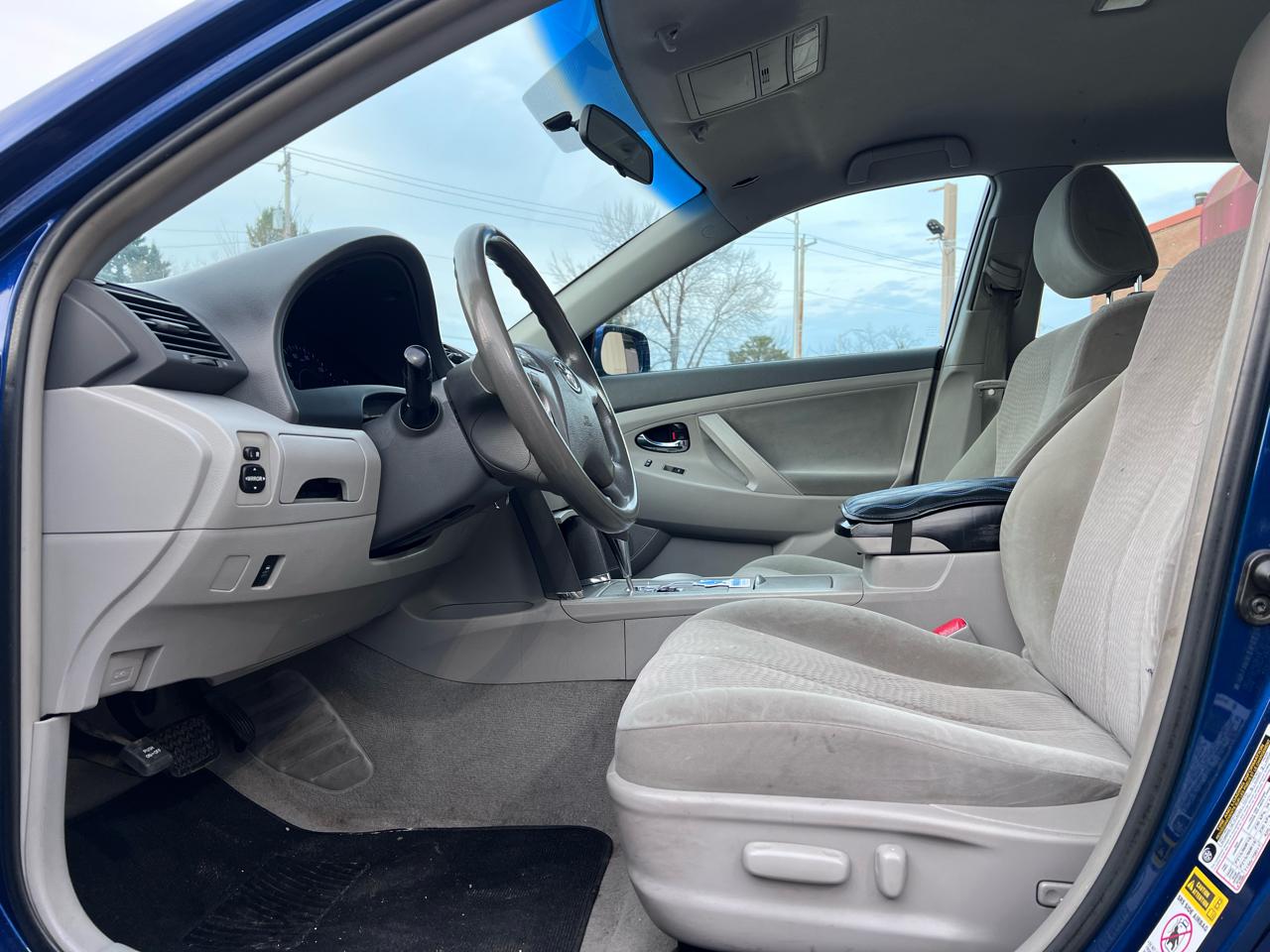 Toyota Camry SE 6-Spd MT 2010