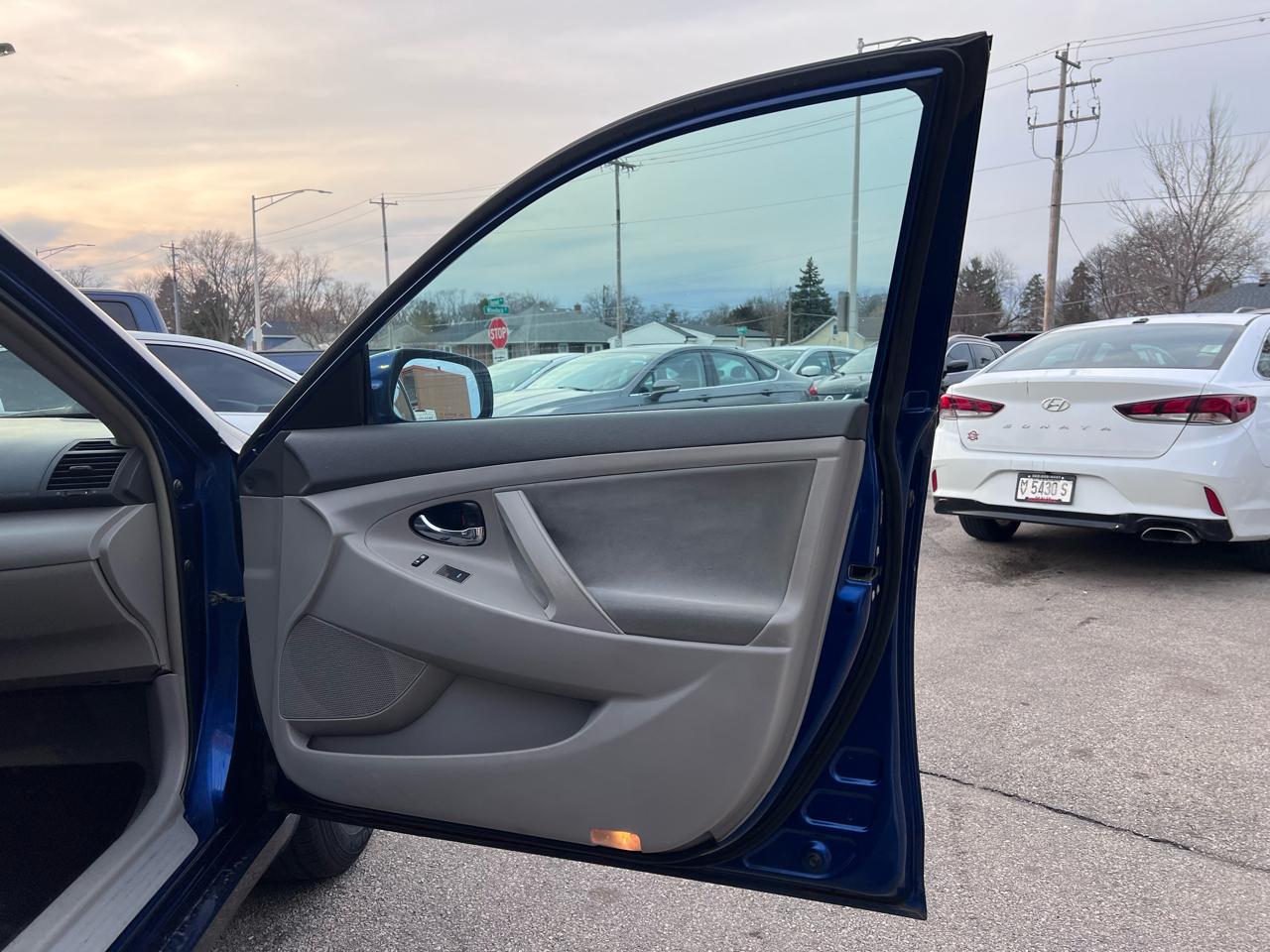 Toyota Camry SE 6-Spd MT 2010