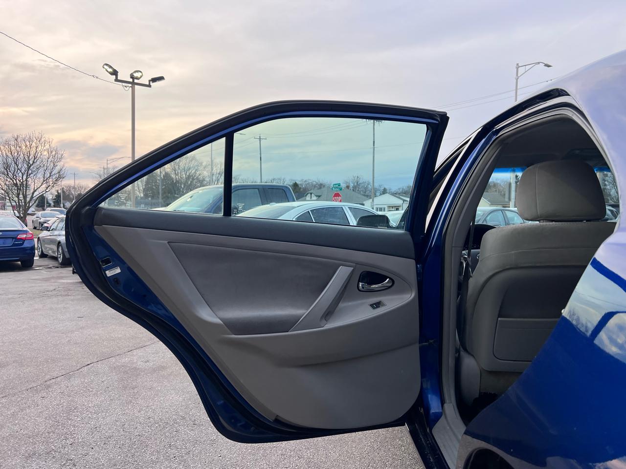 Toyota Camry SE 6-Spd MT 2010