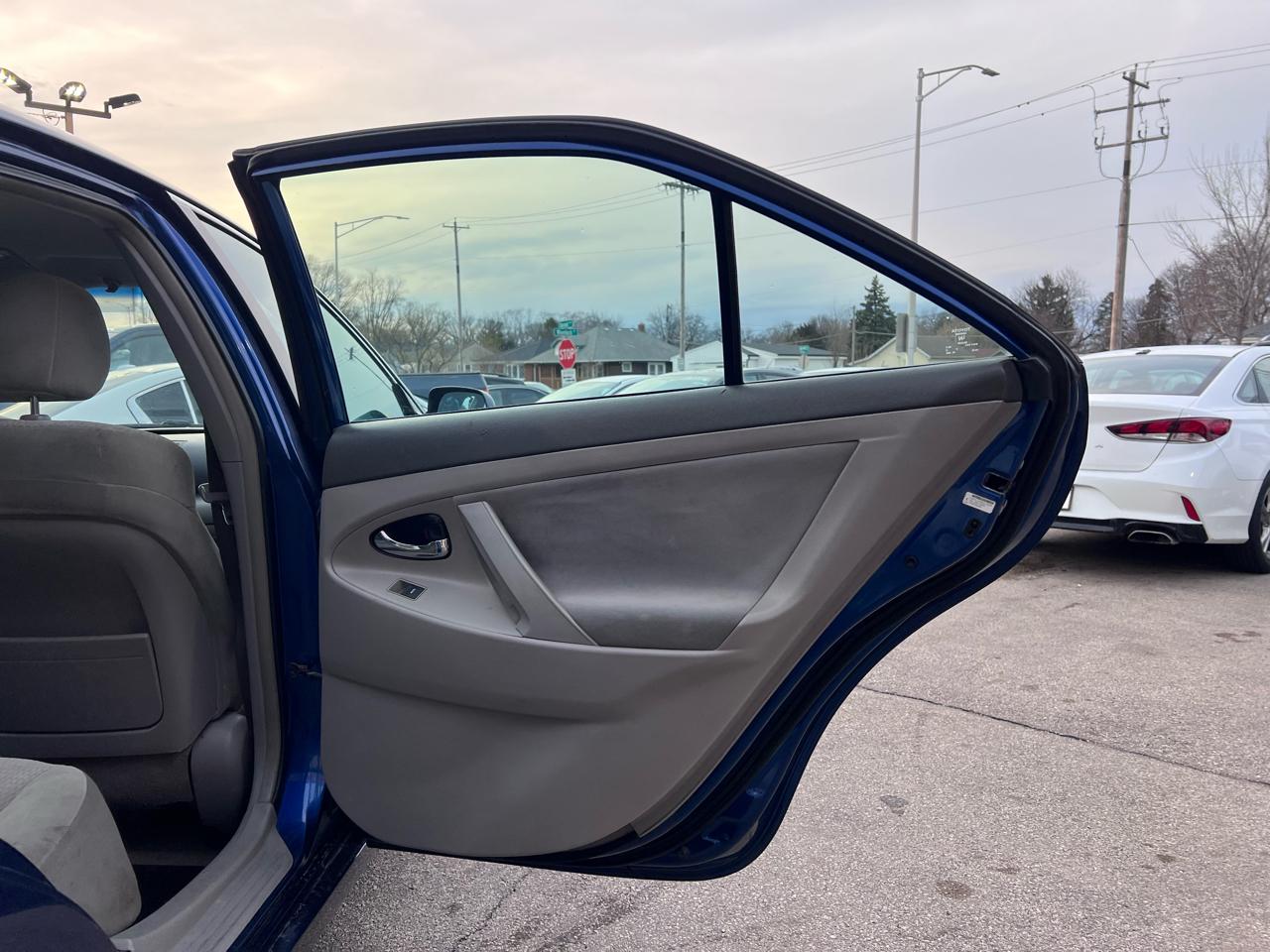 Toyota Camry SE 6-Spd MT 2010