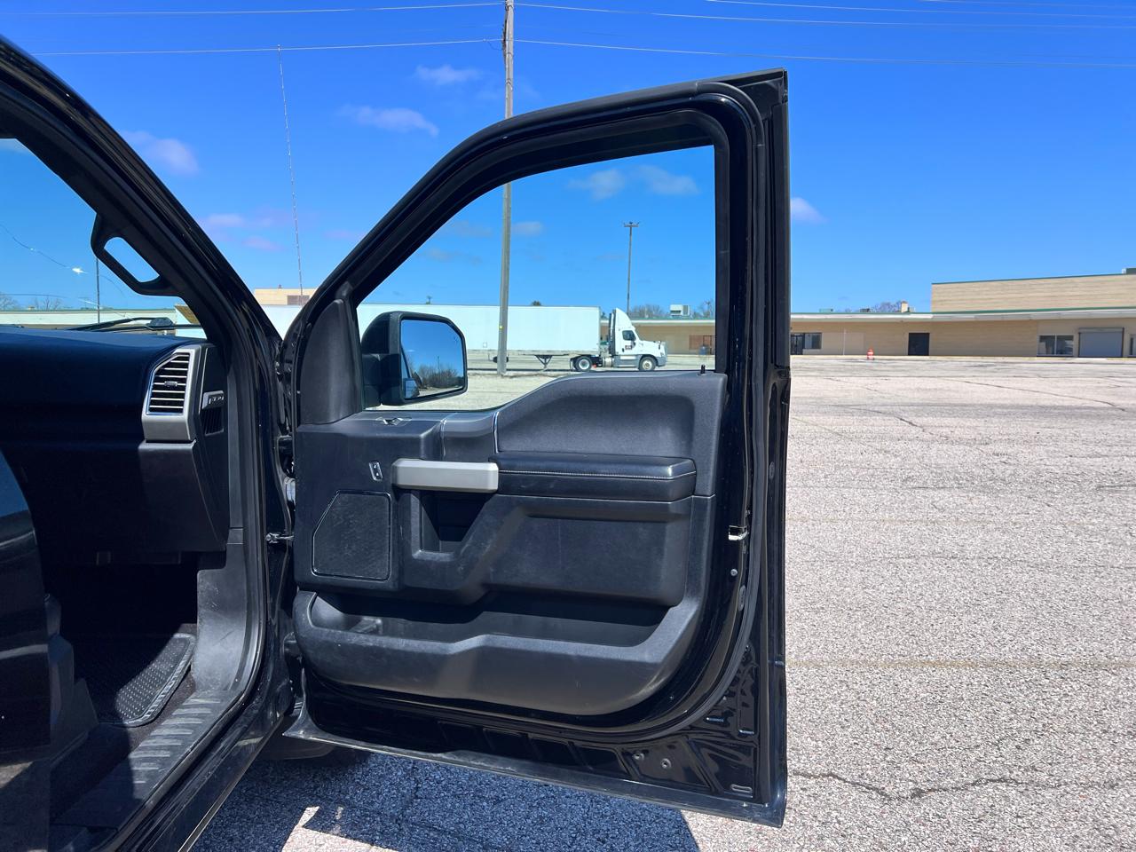 Ford F-150 Lariat SuperCrew 5.5-ft. Bed 4WD 2016