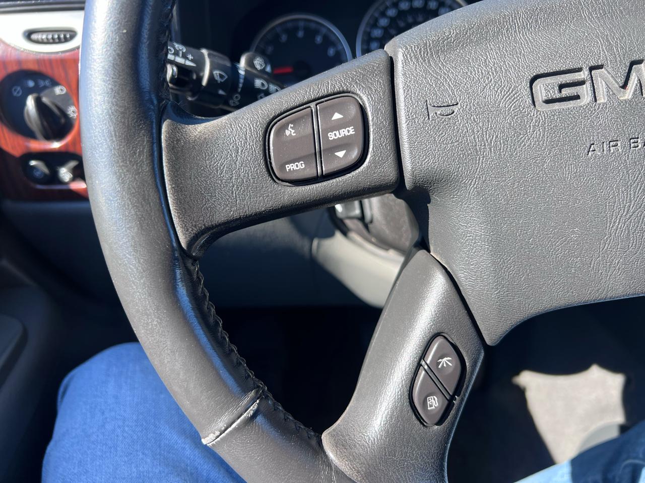 GMC Envoy SLE 4WD 2004