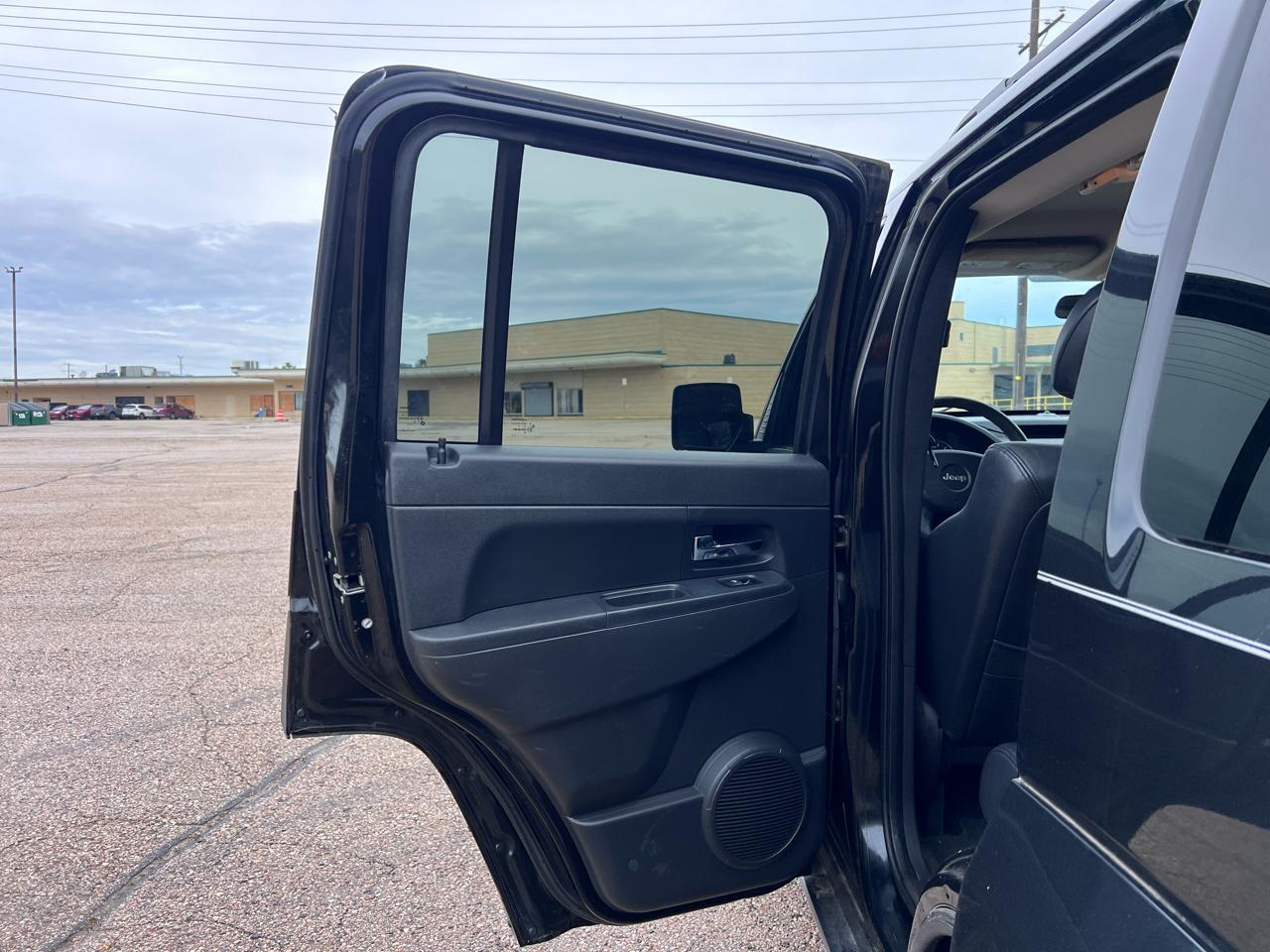 Jeep Liberty Sport 2WD 2010