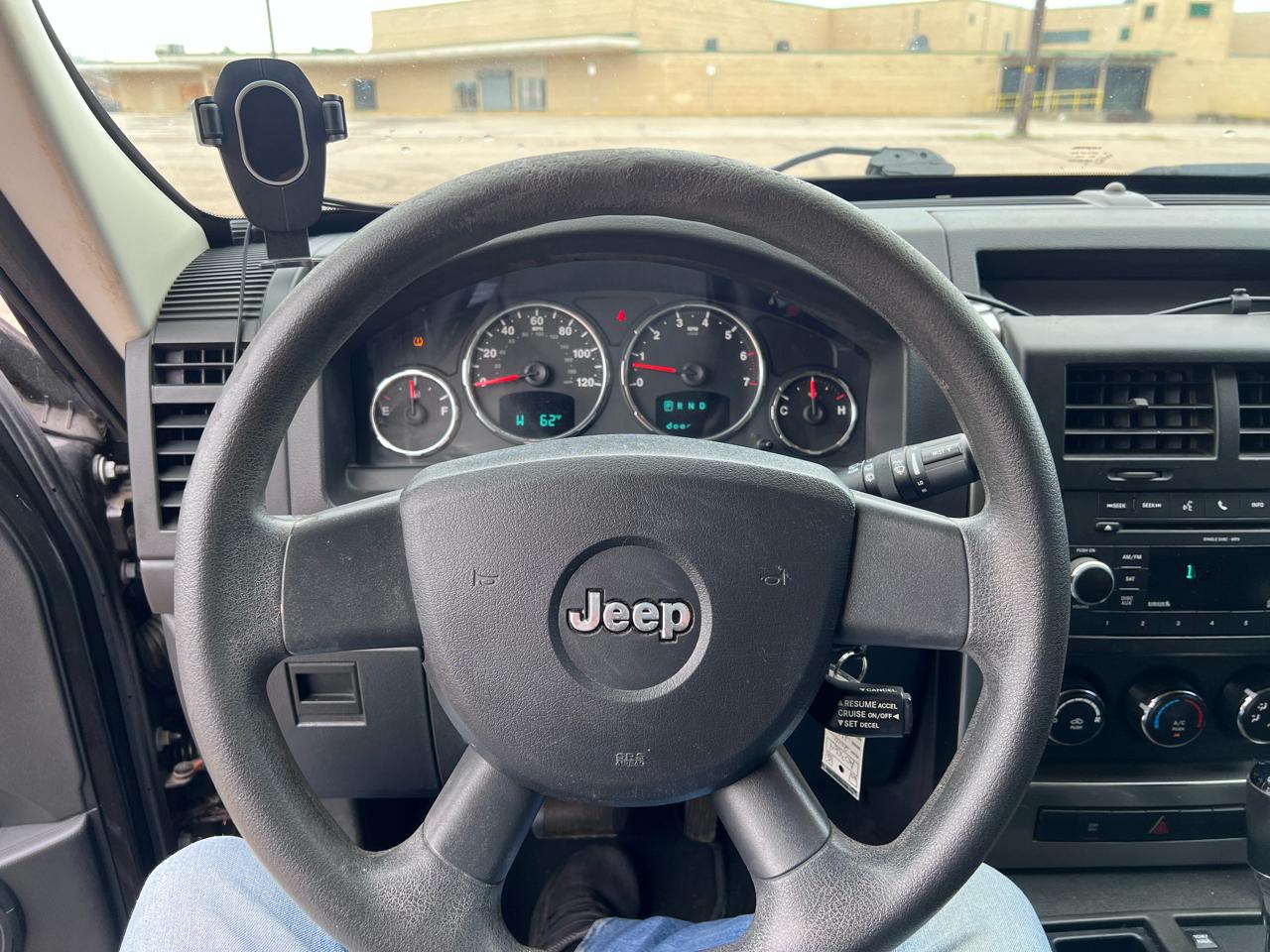 Jeep Liberty Sport 2WD 2010