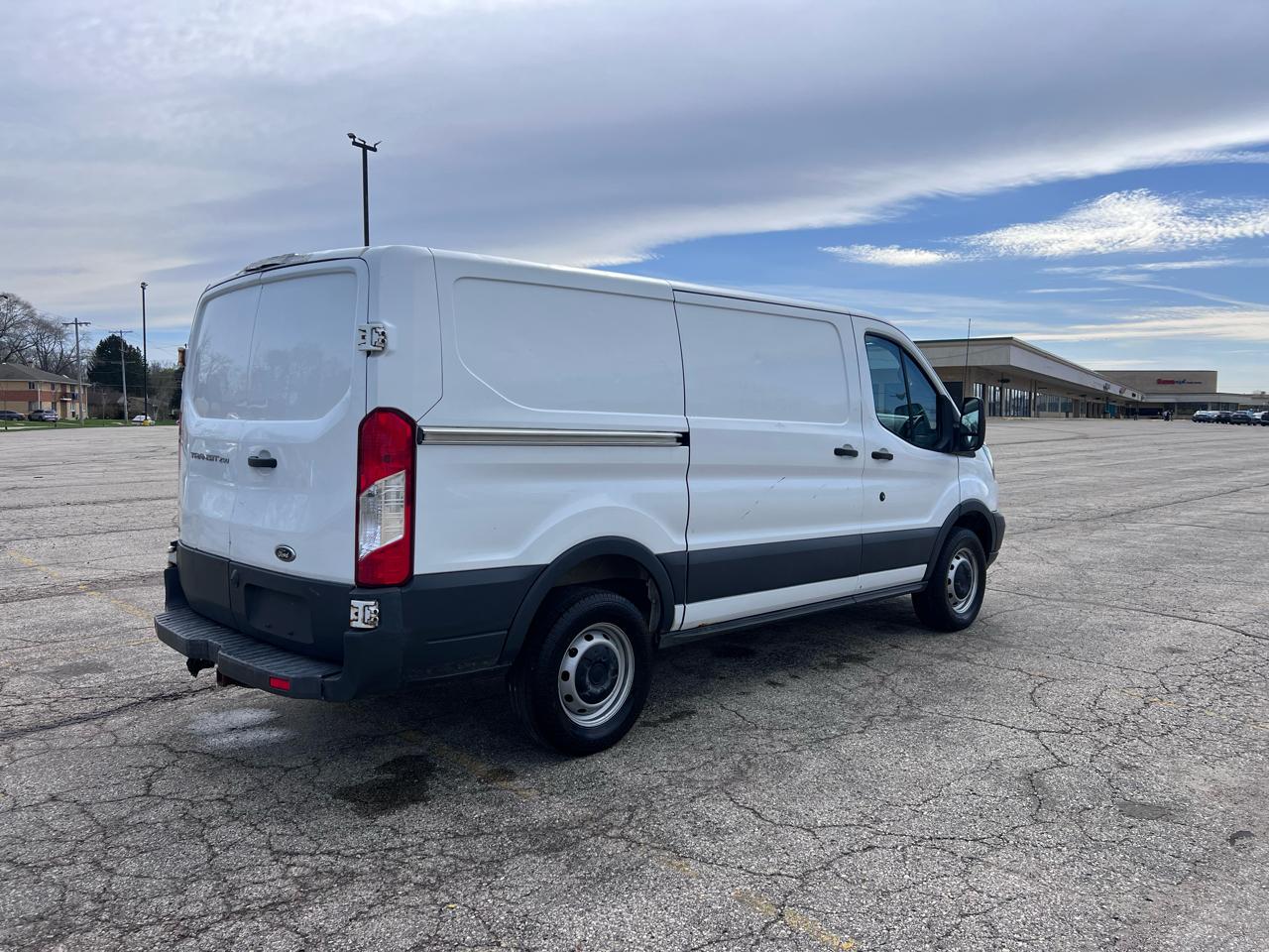 Ford Transit 250 Van Low Roof w/Sliding Pass. 130-in. WB 2016