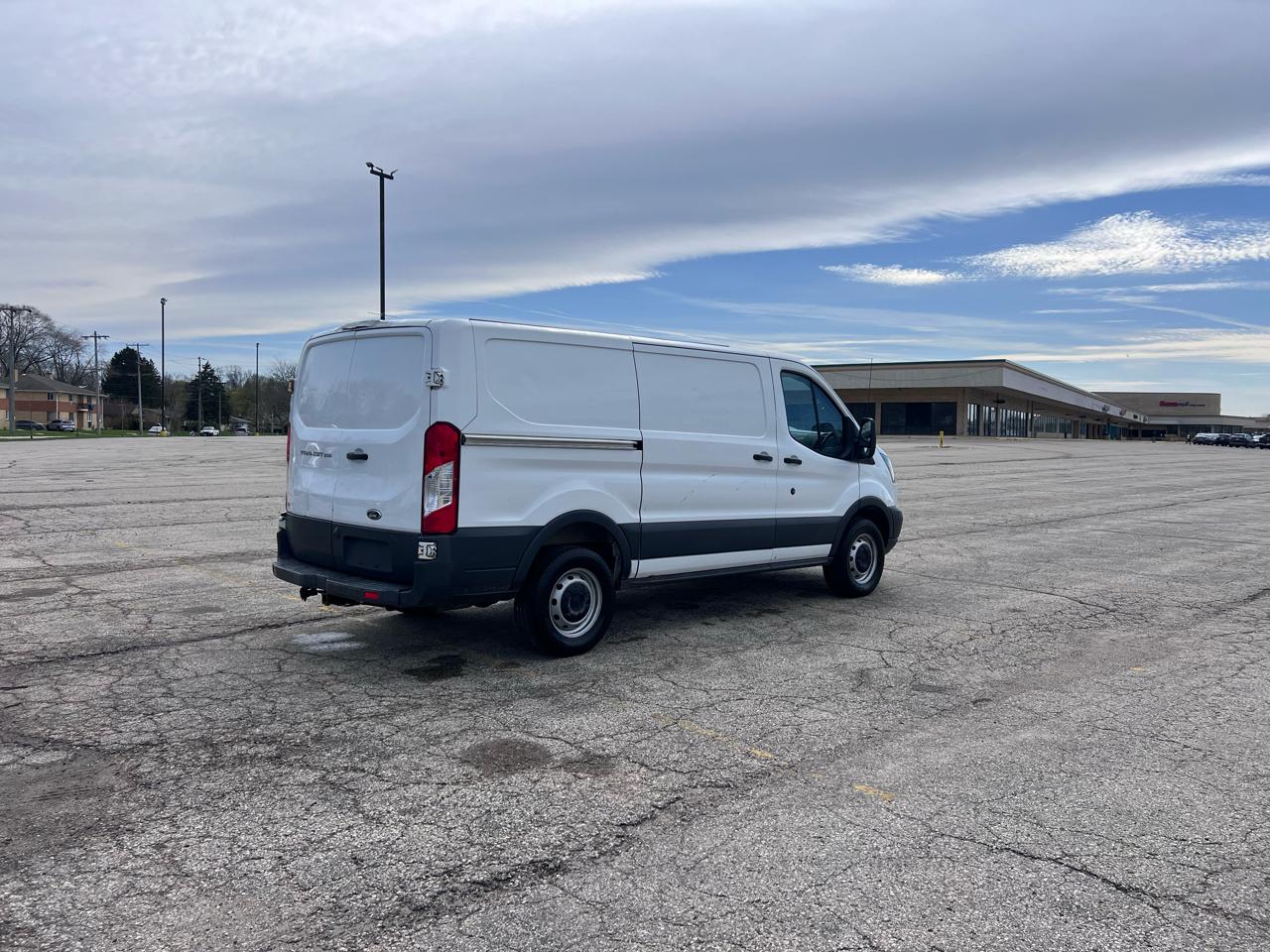Ford Transit 250 Van Low Roof w/Sliding Pass. 130-in. WB 2016