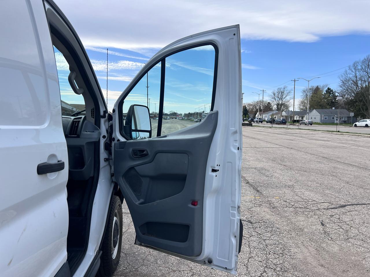 Ford Transit 250 Van Low Roof w/Sliding Pass. 130-in. WB 2016