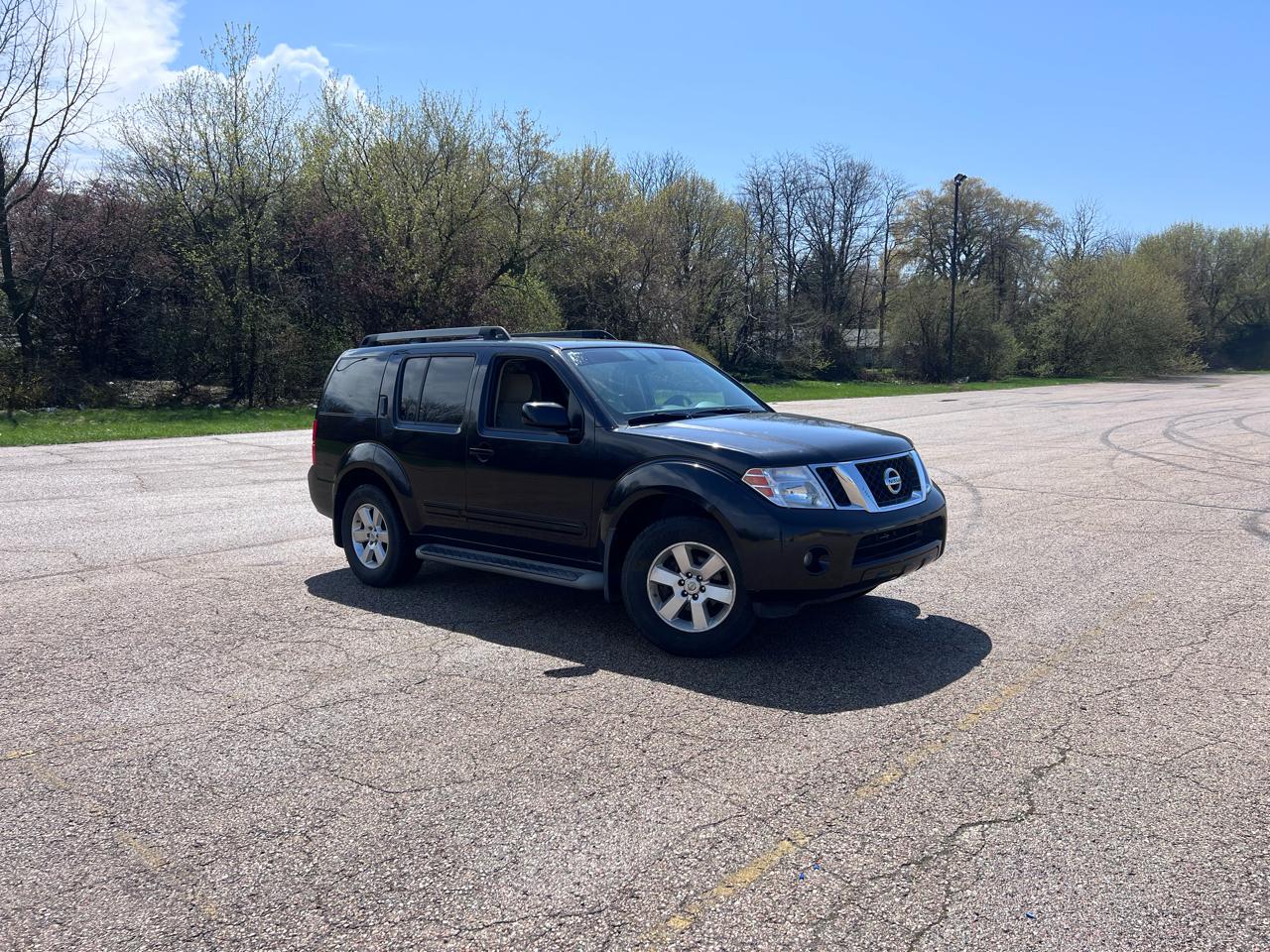 Nissan Pathfinder LE 2WD 2012