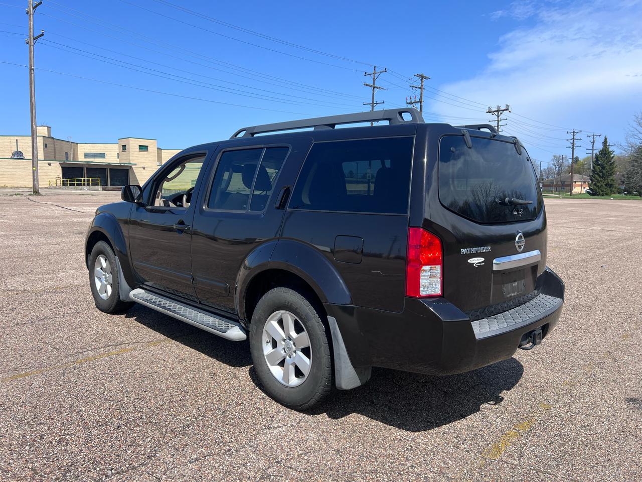 Nissan Pathfinder LE 2WD 2012
