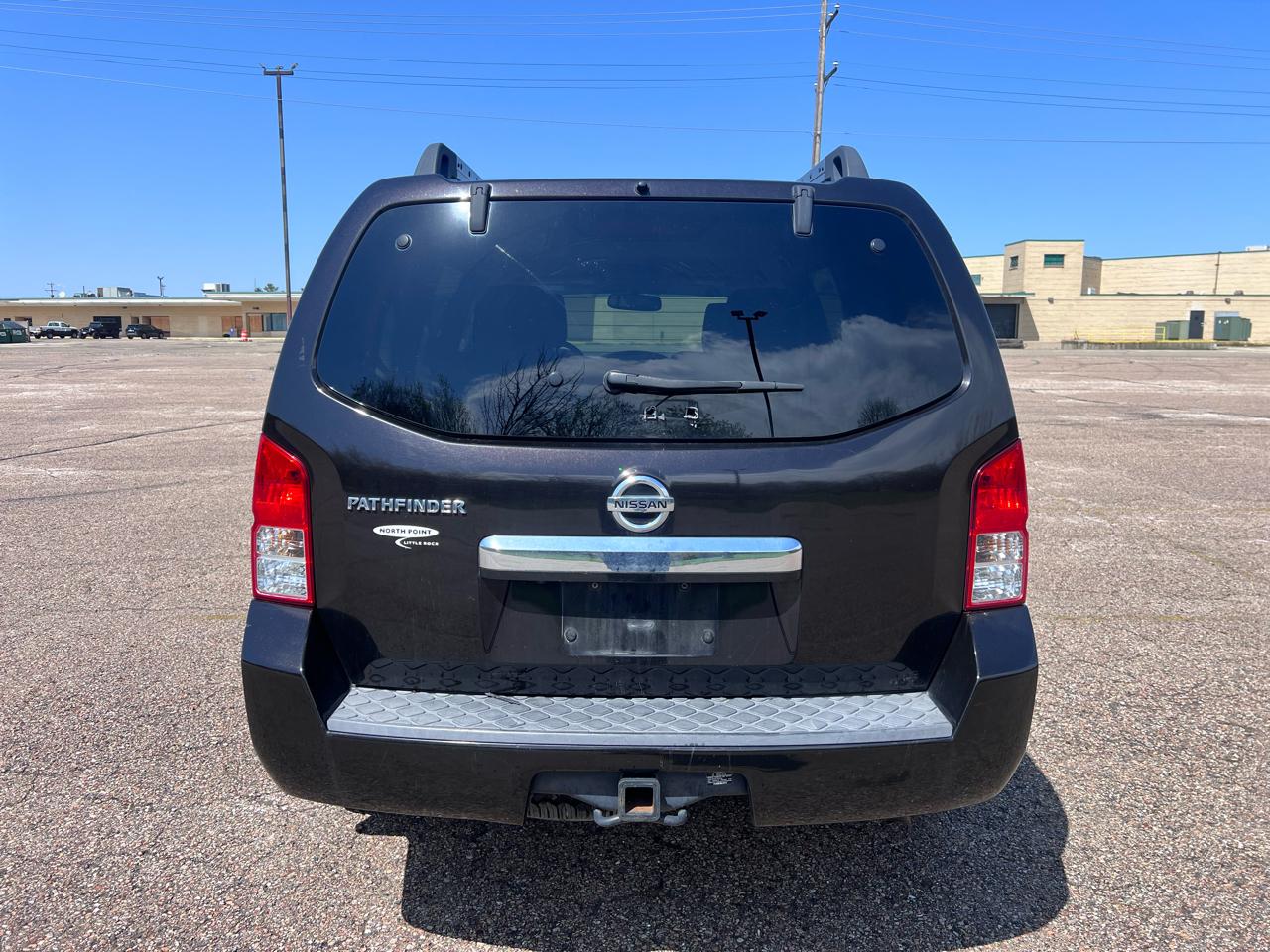 Nissan Pathfinder LE 2WD 2012